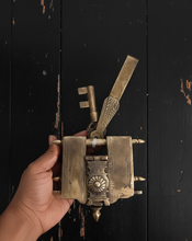 Load image into Gallery viewer, Vintage Padlock With Key