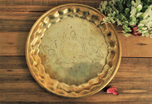 Load image into Gallery viewer, Beautiful Vintage Brass Plate Size - 20 x 20 x 1 cm - Style It by Hanika