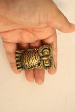 Load image into Gallery viewer, Beautiful Vintage  Brass Paper weight / Owl Showpiece
