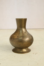 Load image into Gallery viewer, Beautiful Vintage Brass Flower Vase
