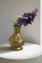 Load image into Gallery viewer, Beautiful Vintage Brass Flower Vase
