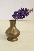 Load image into Gallery viewer, Beautiful Vintage Brass Flower Vase
