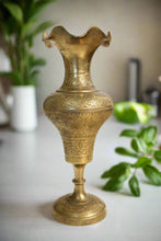 Load image into Gallery viewer, Beautiful Vintage Brass Flower Vase
