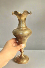 Load image into Gallery viewer, Beautiful Vintage Brass Flower Vase
