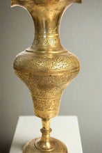 Load image into Gallery viewer, Beautiful Vintage Brass Flower Vase
