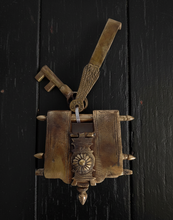 Load image into Gallery viewer, Vintage Padlock With Key
