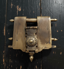 Load image into Gallery viewer, Vintage Padlock With Key
