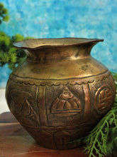 Load image into Gallery viewer, Vintage Beautifully Hand Casted Brass Pot - Style It by Hanika
