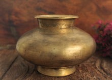 Load image into Gallery viewer, Vintage Brass Water Pot
