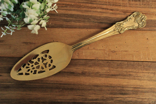 Brass Cake Server- Vintage Style - Style It by Hanika
