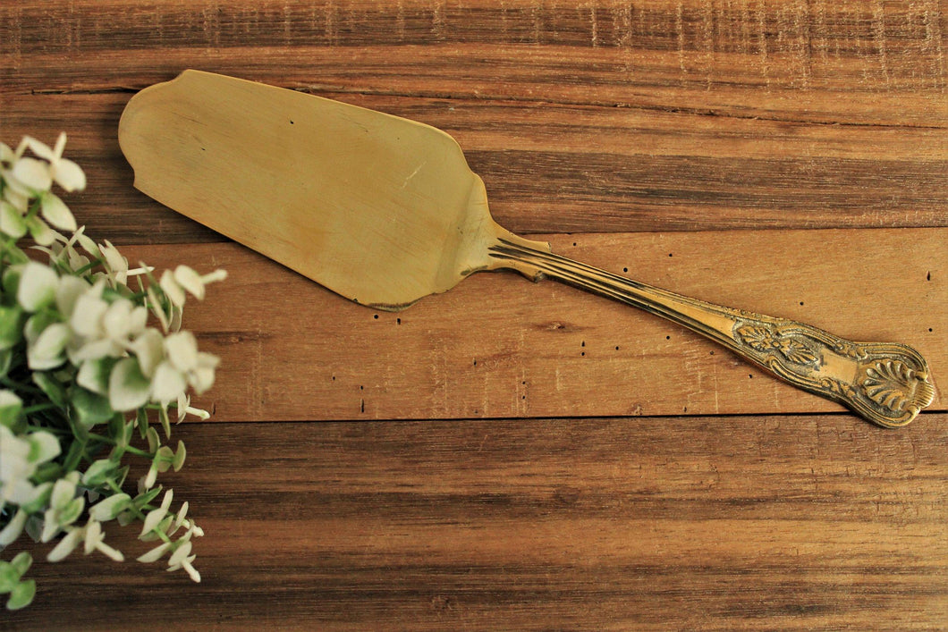 Vintage Style Brass Cake Server - Style It by Hanika